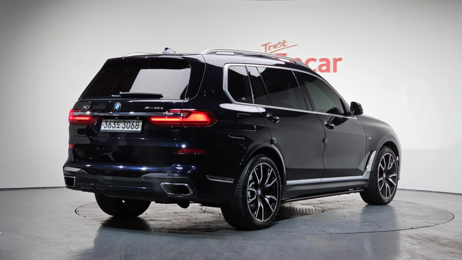 BMW X7 * Xdrive* Laser* Night Vision* Pano, снимка 3 - Автомобили и джипове - 55245090