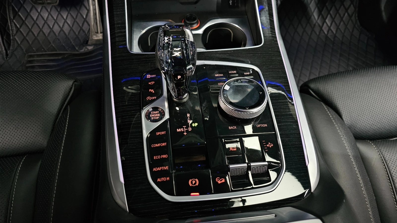 BMW X7 * Xdrive* Laser* Night Vision* Pano, снимка 12 - Автомобили и джипове - 55245090