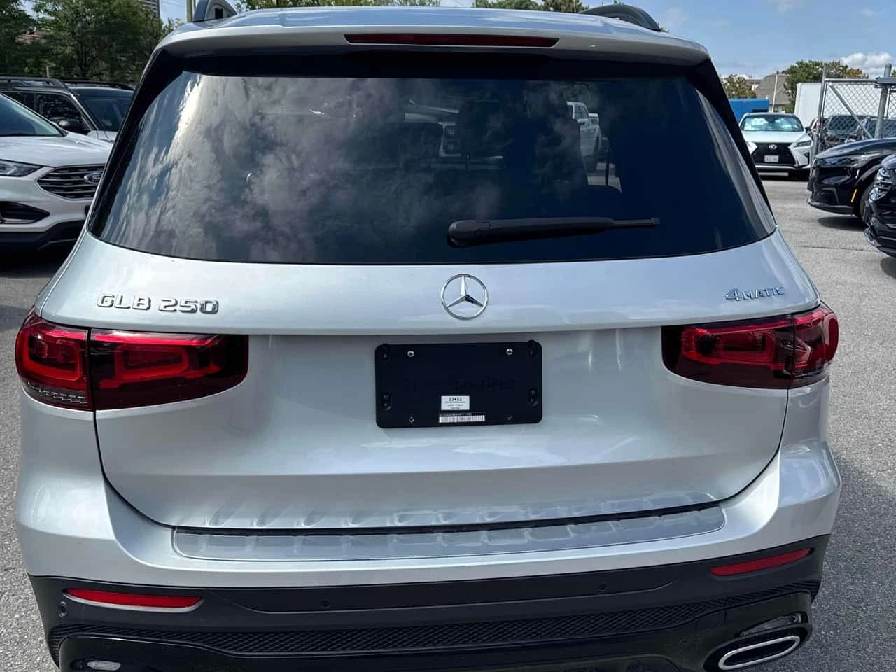 Mercedes-Benz GLB 250 /DISTRONIC/360/CARFAX/АВТОКРЕДИТ, снимка 4 - Автомобили и джипове - 55767652