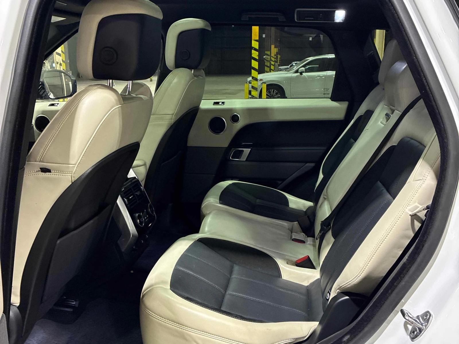Land Rover Range Rover Sport * HST * CARFAX * ЦЕНА ДО БГ, снимка 14 - Автомобили и джипове - 55972684