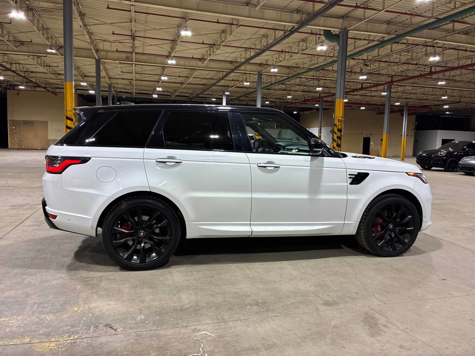 Land Rover Range Rover Sport * HST * CARFAX * ЦЕНА ДО БГ, снимка 3 - Автомобили и джипове - 55972684
