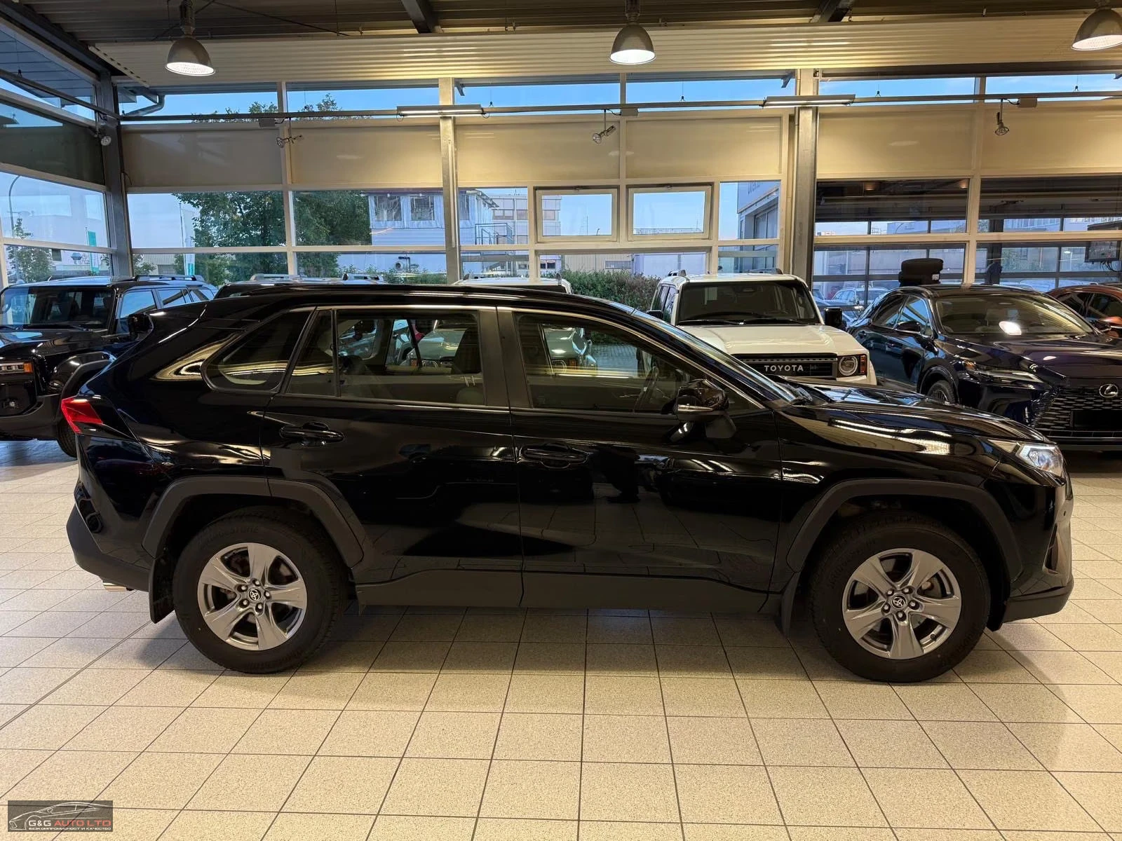 Toyota Rav4 HEV/4X4/TEAM-D/222HP/CAM/LED/DIGITAL/950z | Mobile.bg � ����������� 2