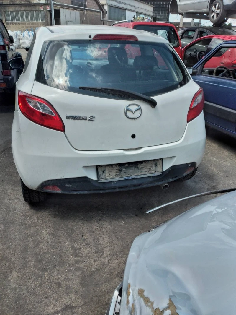 Mazda 2 1.3, снимка 2 - Автомобили и джипове - 47071316