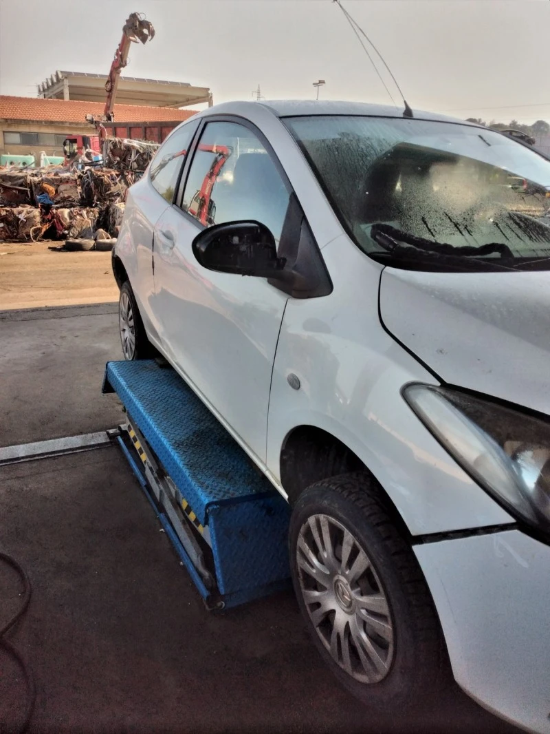 Mazda 2 1.3, снимка 4 - Автомобили и джипове - 47071316