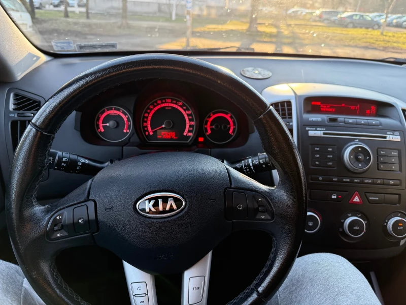 Kia Ceed, снимка 8 - Автомобили и джипове - 48824975