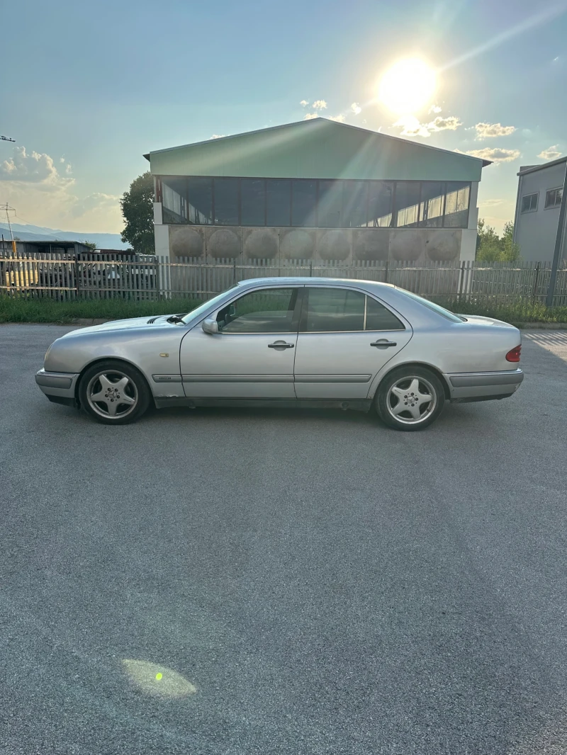 Mercedes-Benz E 250, снимка 4 - Автомобили и джипове - 51989555