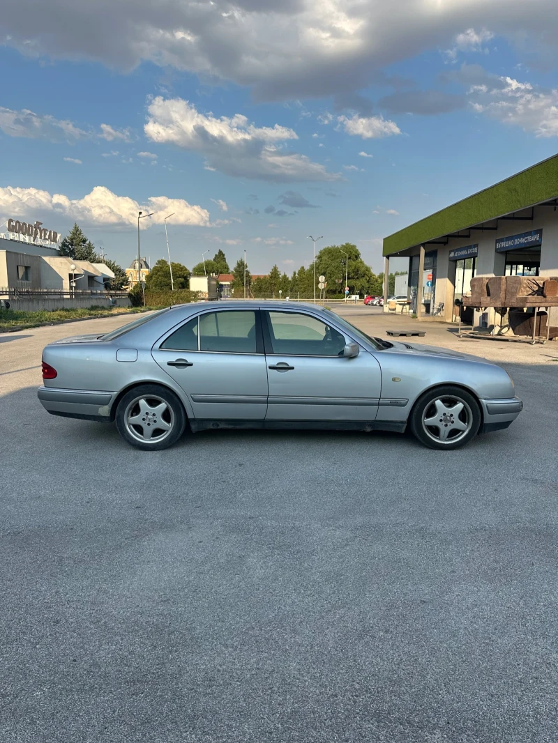 Mercedes-Benz E 250, снимка 3 - Автомобили и джипове - 51989555