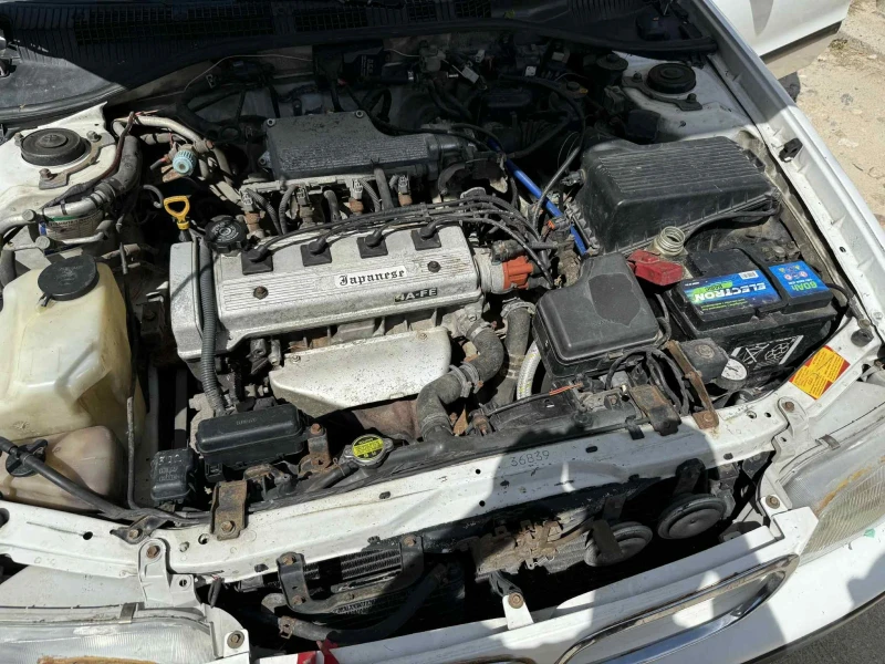 Toyota Carina 1.6, снимка 10 - Автомобили и джипове - 51499806