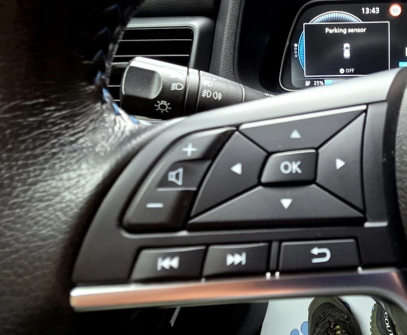Nissan Leaf  TEKNA/20хил КМ/Сервизна Книжка/FULL LED, снимка 14 - Автомобили и джипове - 52228634