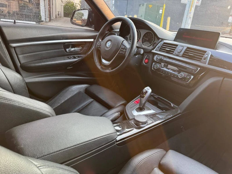 BMW 330 xDrive* АвтоКредит* (ЦЕНА ДО БГ), снимка 10 - Автомобили и джипове - 52517256