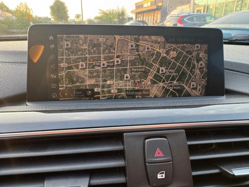 BMW 330 xDrive* АвтоКредит* (ЦЕНА ДО БГ), снимка 15 - Автомобили и джипове - 52517256