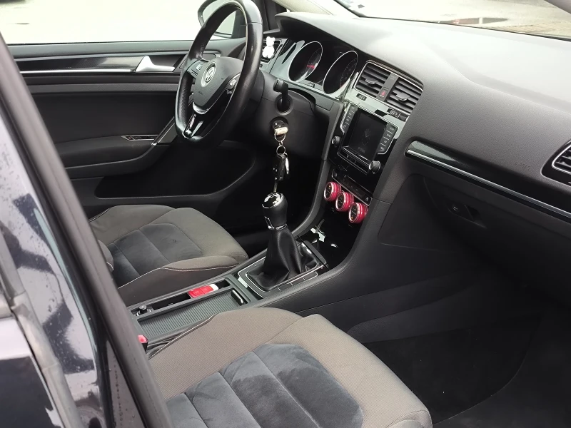 VW Golf 1.6 TDI Highline , снимка 12 - Автомобили и джипове - 53459241