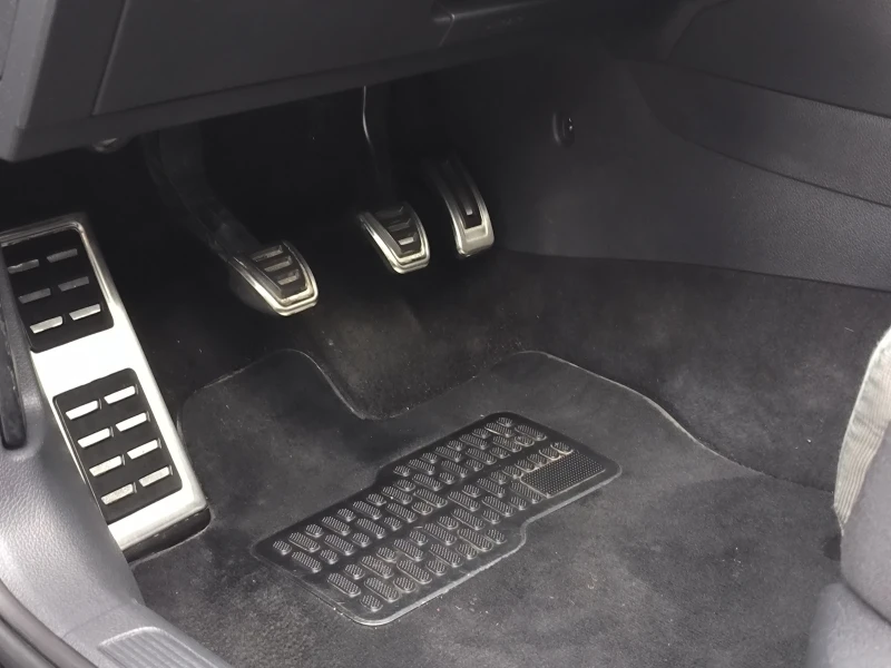 VW Golf 1.6 TDI Highline , снимка 10 - Автомобили и джипове - 53459241