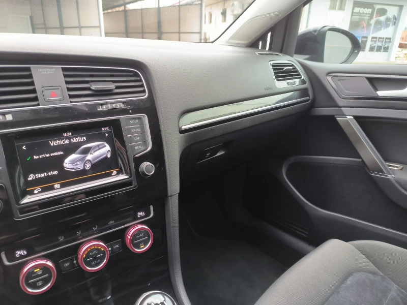 VW Golf 1.6 TDI Highline , снимка 11 - Автомобили и джипове - 53459241