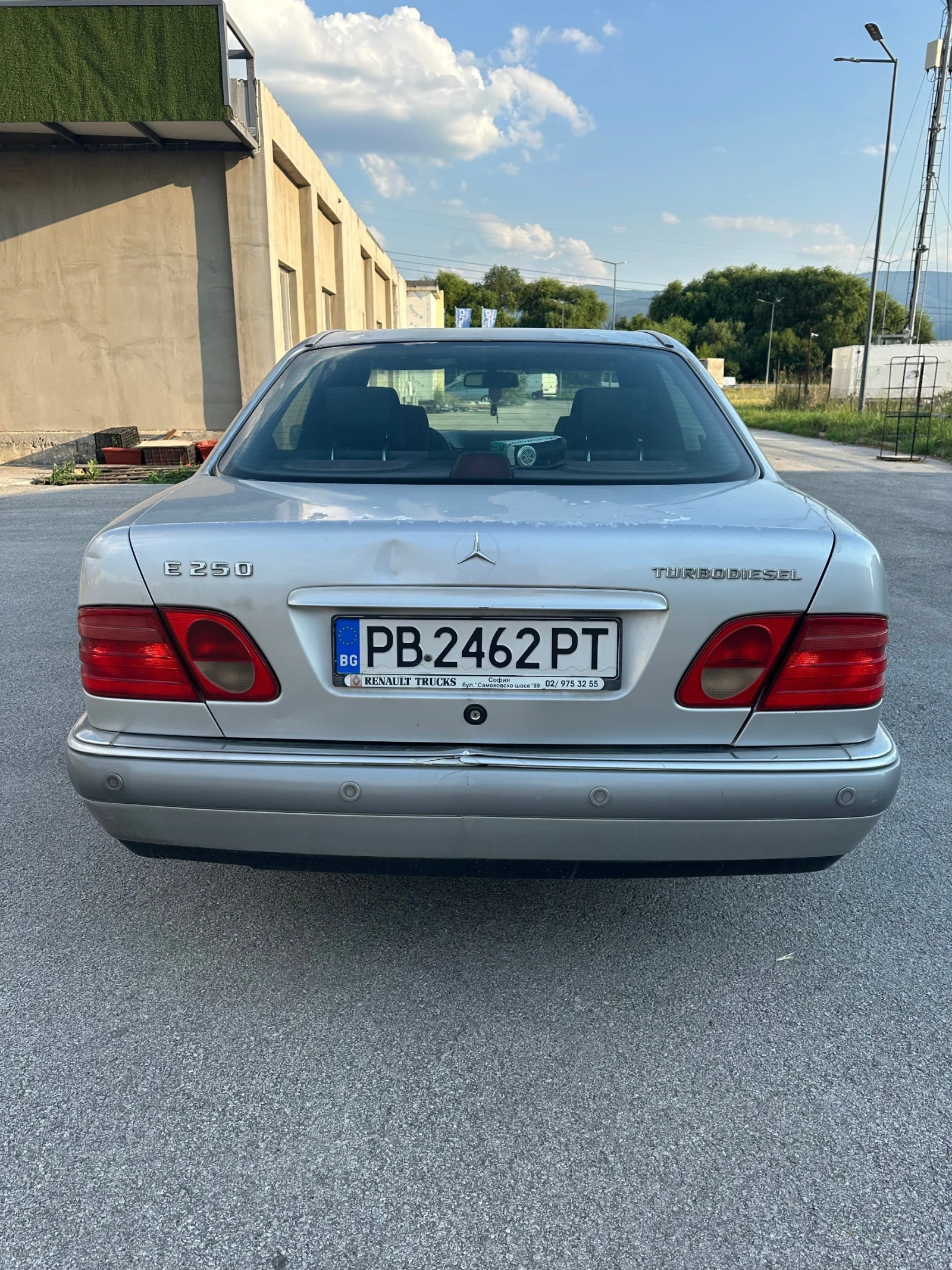 Mercedes-Benz E 250 TD - изображение 5