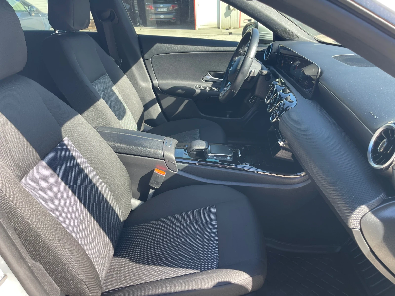 Mercedes-Benz CLA 180 CDI, снимка 16 - Автомобили и джипове - 54386633