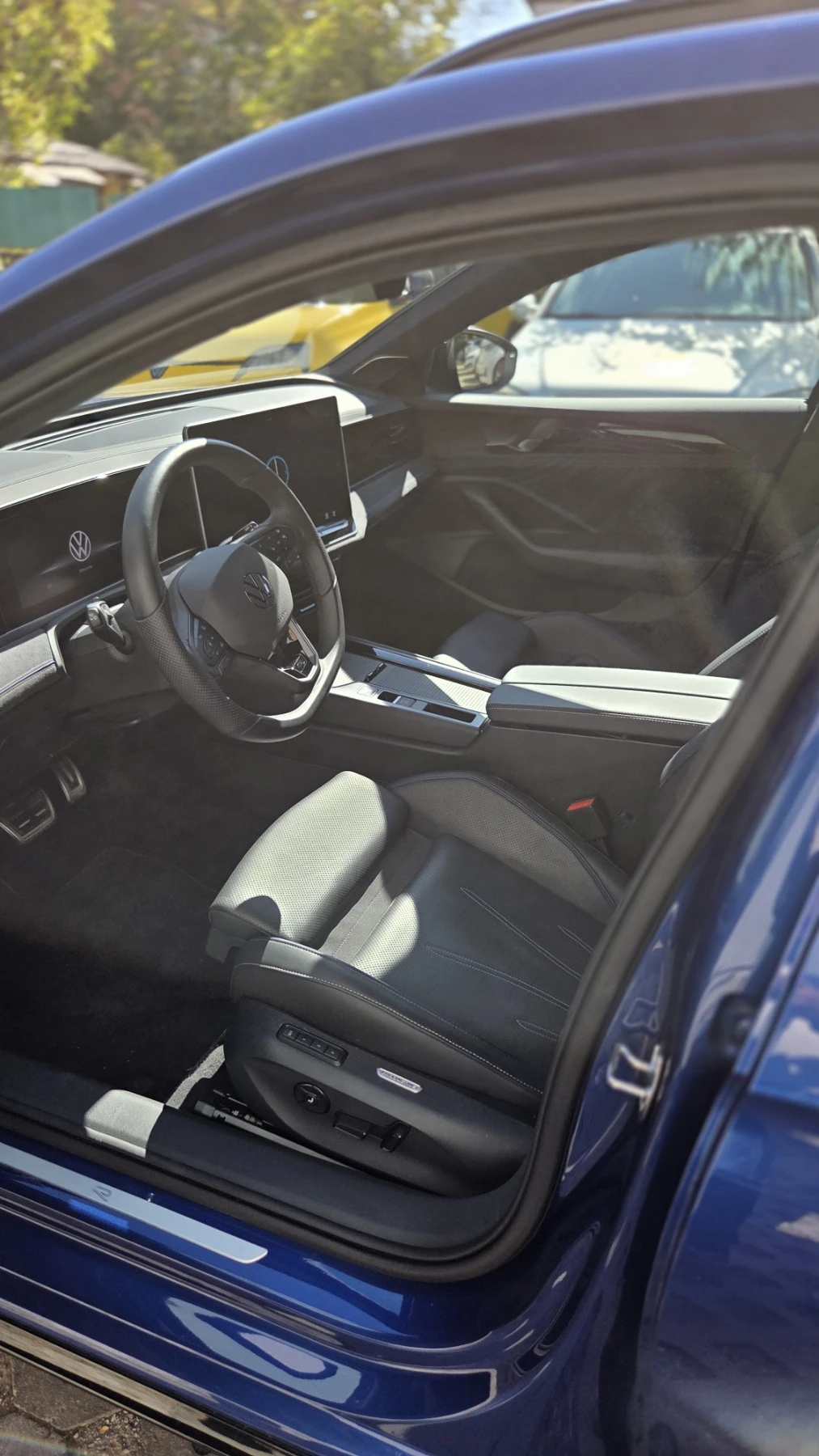 VW Passat 9 R-Line 2.0 TSI DSG 4 MOTION, снимка 13 - Автомобили и джипове - 56372358