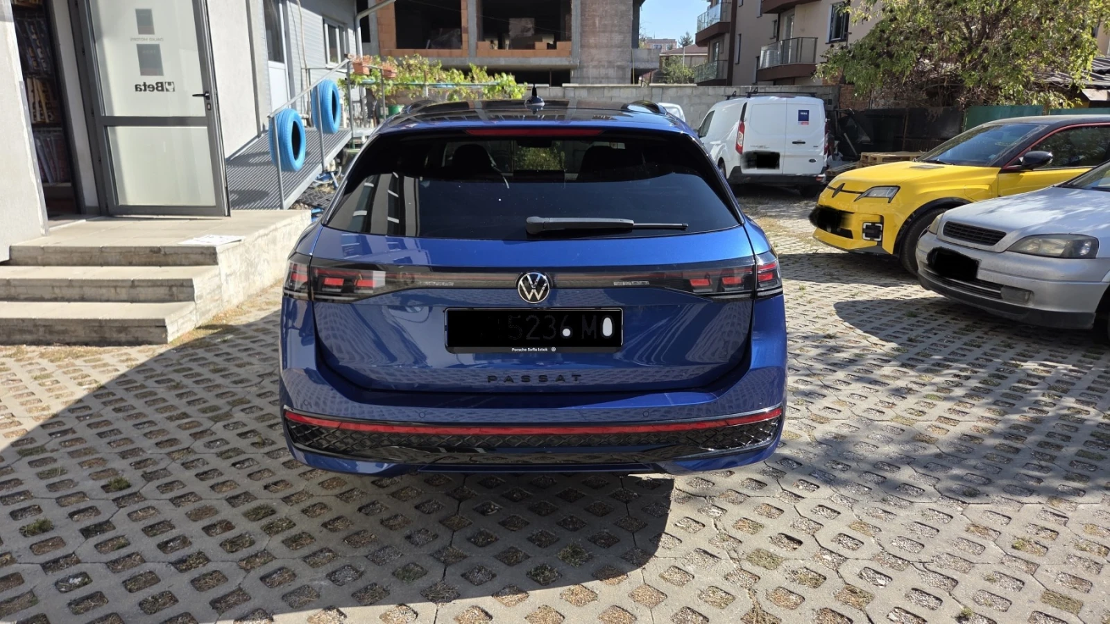 VW Passat 9 R-Line 2.0 TSI DSG 4 MOTION, снимка 2 - Автомобили и джипове - 56372358