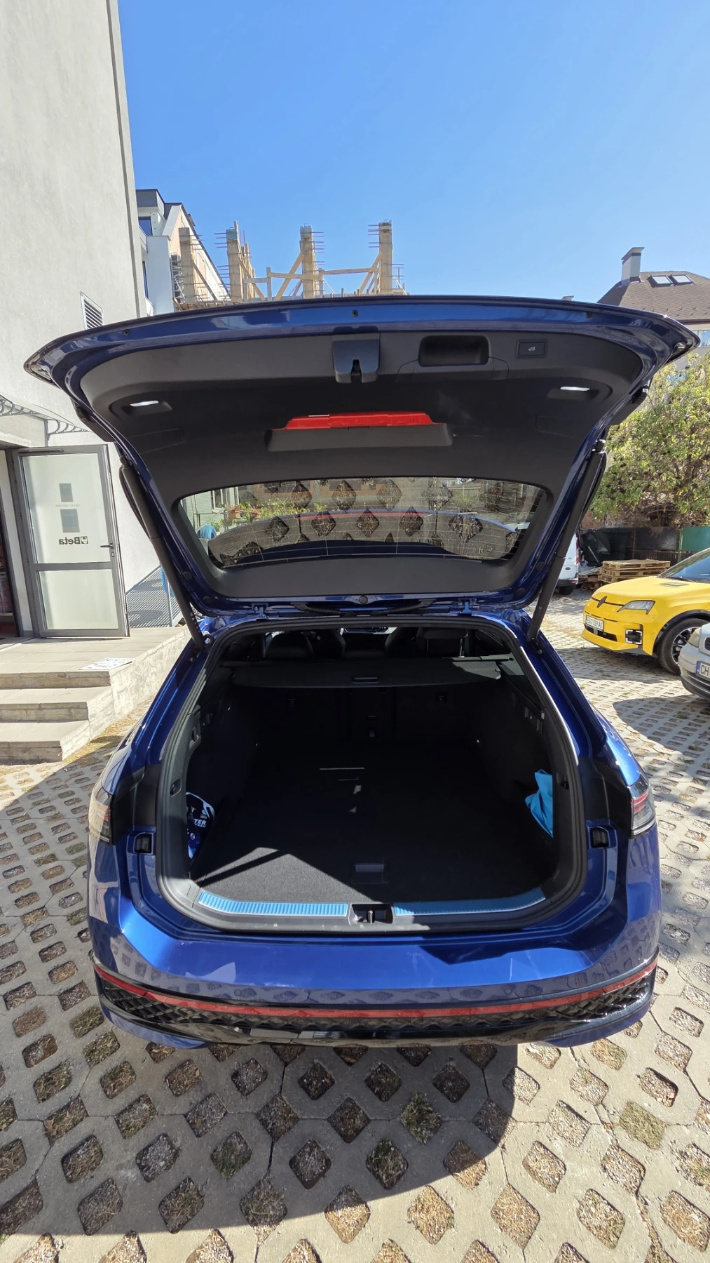 VW Passat 9 R-Line 2.0 TSI DSG 4 MOTION, снимка 9 - Автомобили и джипове - 56372358