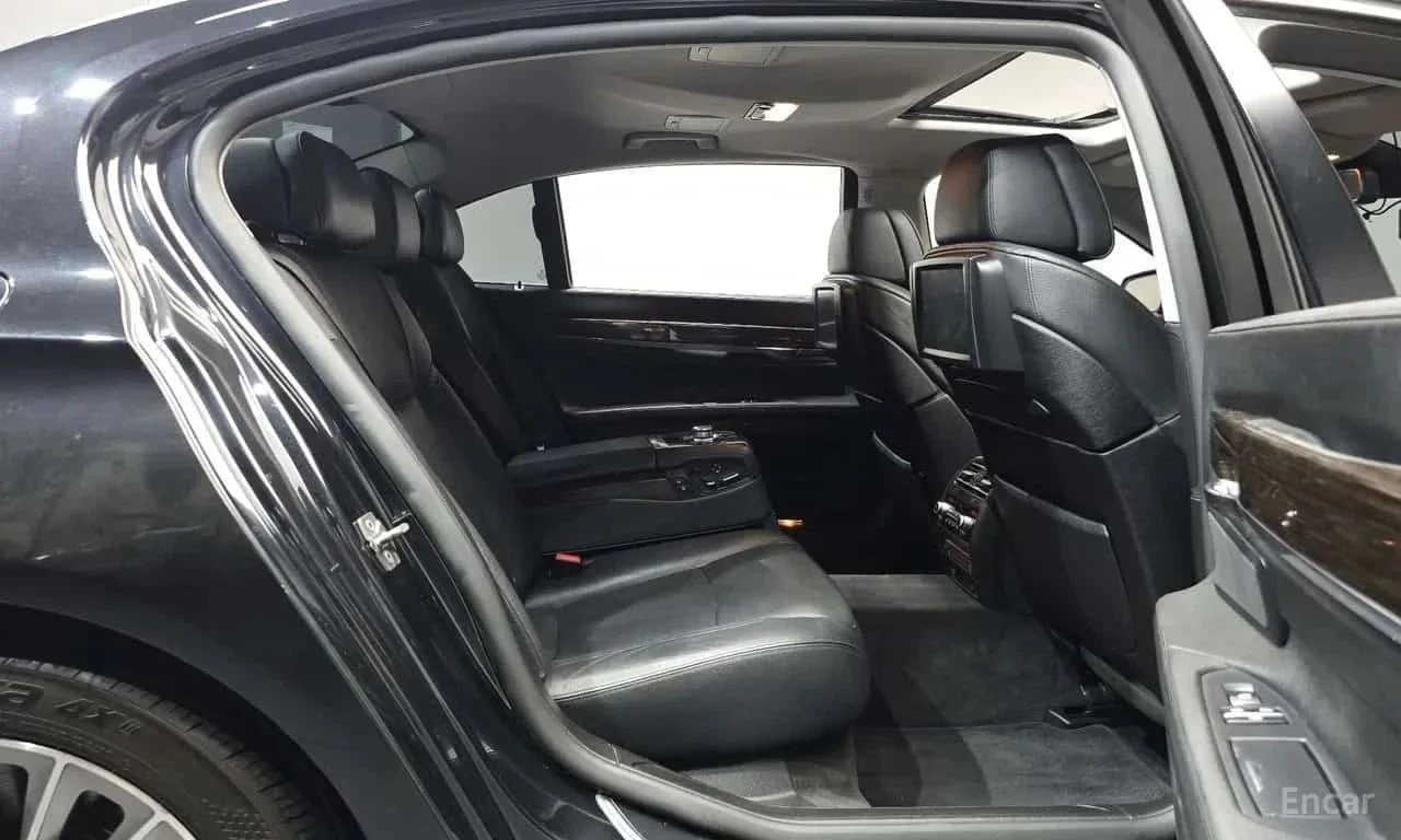 BMW 750, снимка 17 - Автомобили и джипове - 56707429