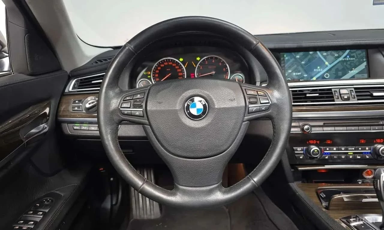 BMW 750, снимка 10 - Автомобили и джипове - 56707429