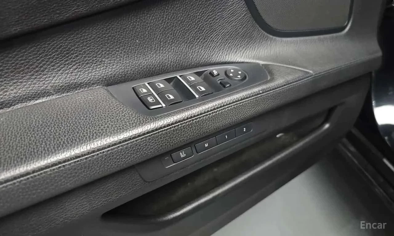 BMW 750, снимка 8 - Автомобили и джипове - 56707429