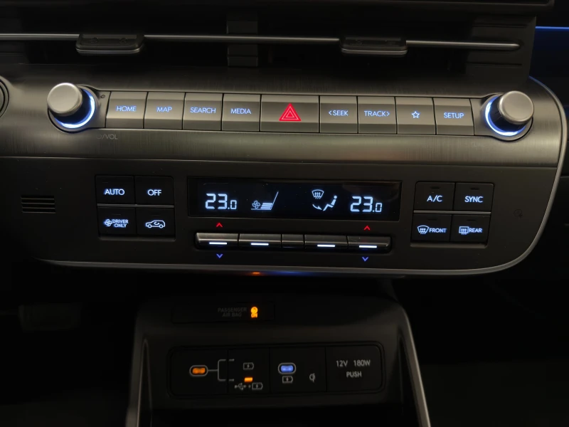 Hyundai Kona EV 65 kWh PREMIUM, снимка 13 - Автомобили и джипове - 52623404
