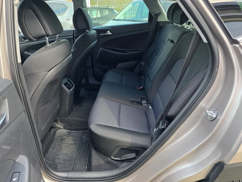 Hyundai Tucson 1.7crdi, снимка 9 - Автомобили и джипове - 52649685