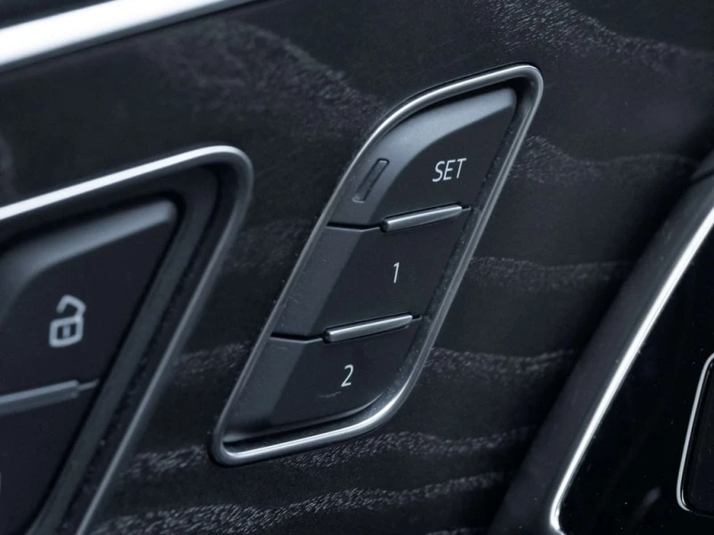 Audi Q8 * S Line quattro Prestige * CARFAX * ЦЕНА ДО БГ, снимка 17 - Автомобили и джипове - 53256233