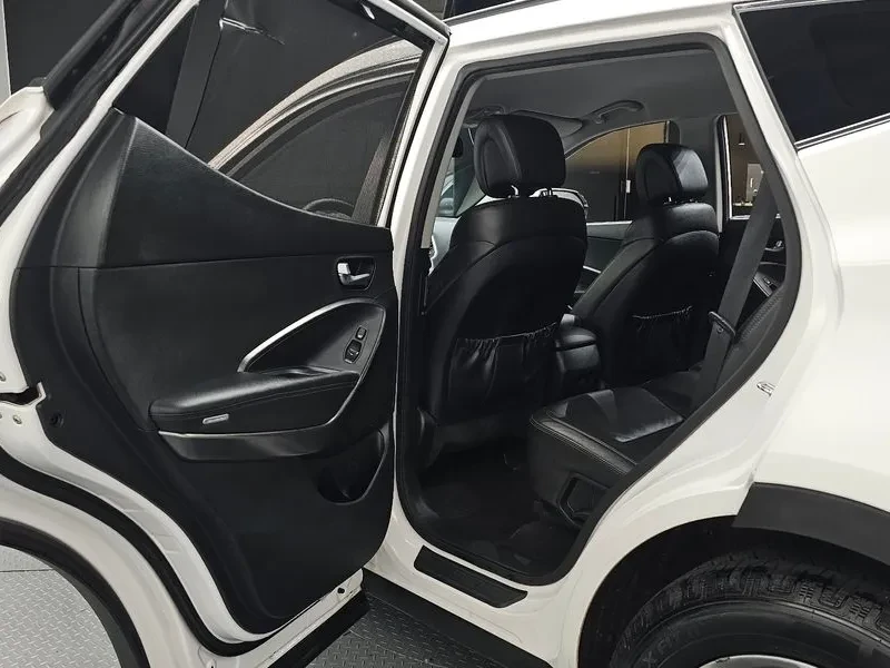 Hyundai Santa fe Diesel 2.0 2Wd Premium, снимка 12 - Автомобили и джипове - 55952447
