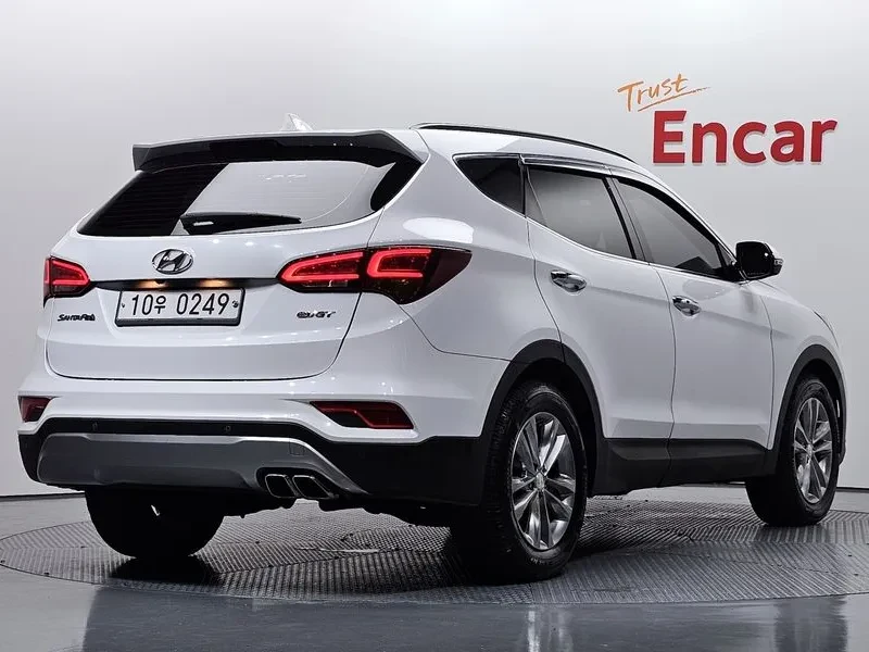 Hyundai Santa fe Diesel 2.0 2Wd Premium, снимка 2 - Автомобили и джипове - 55952447