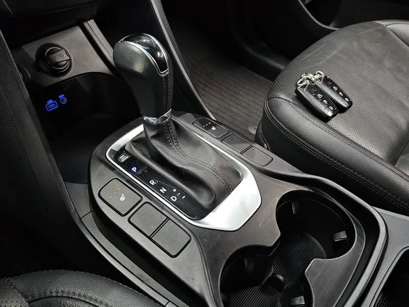Hyundai Santa fe Diesel 2.0 2Wd Premium, снимка 9 - Автомобили и джипове - 55952447