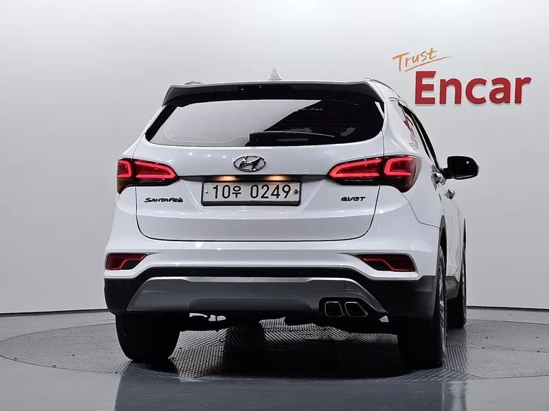 Hyundai Santa fe Diesel 2.0 2Wd Premium, снимка 4 - Автомобили и джипове - 55952447