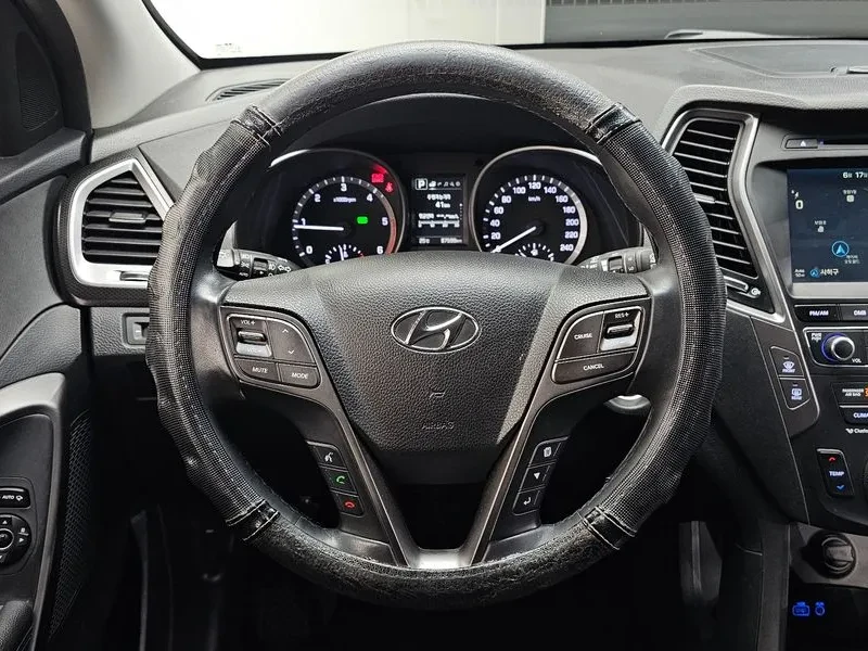 Hyundai Santa fe Diesel 2.0 2Wd Premium, снимка 13 - Автомобили и джипове - 55952447