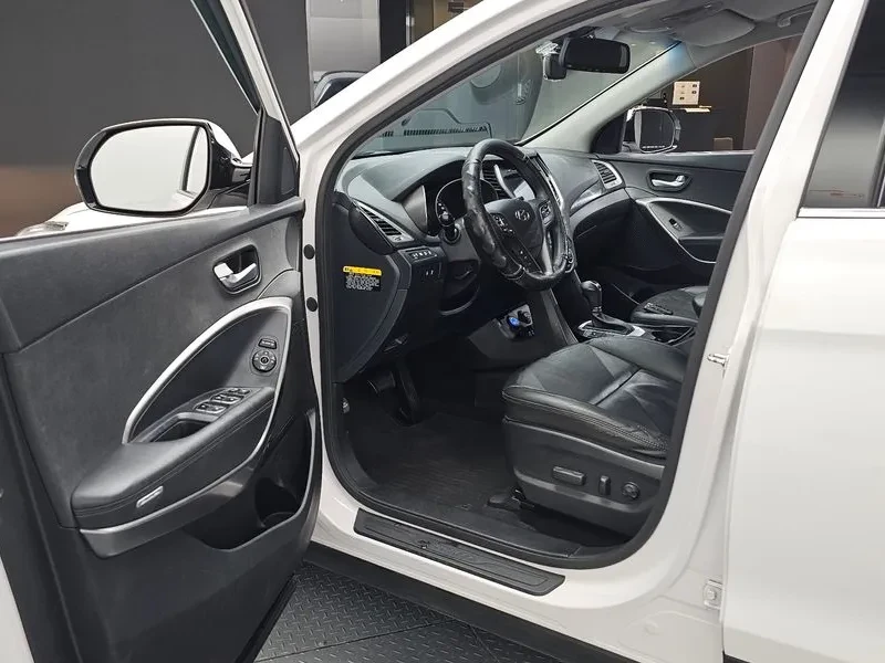 Hyundai Santa fe Diesel 2.0 2Wd Premium, снимка 10 - Автомобили и джипове - 55952447