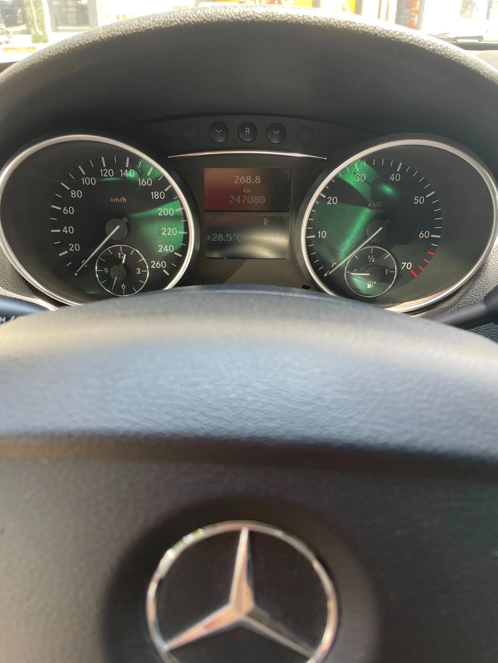 Mercedes-Benz ML 350 4MATIC / AIRMATIC / ГАЗ / KEYLESS / ЕЛ. БАГАЖНИК, снимка 13 - Автомобили и джипове - 55396001