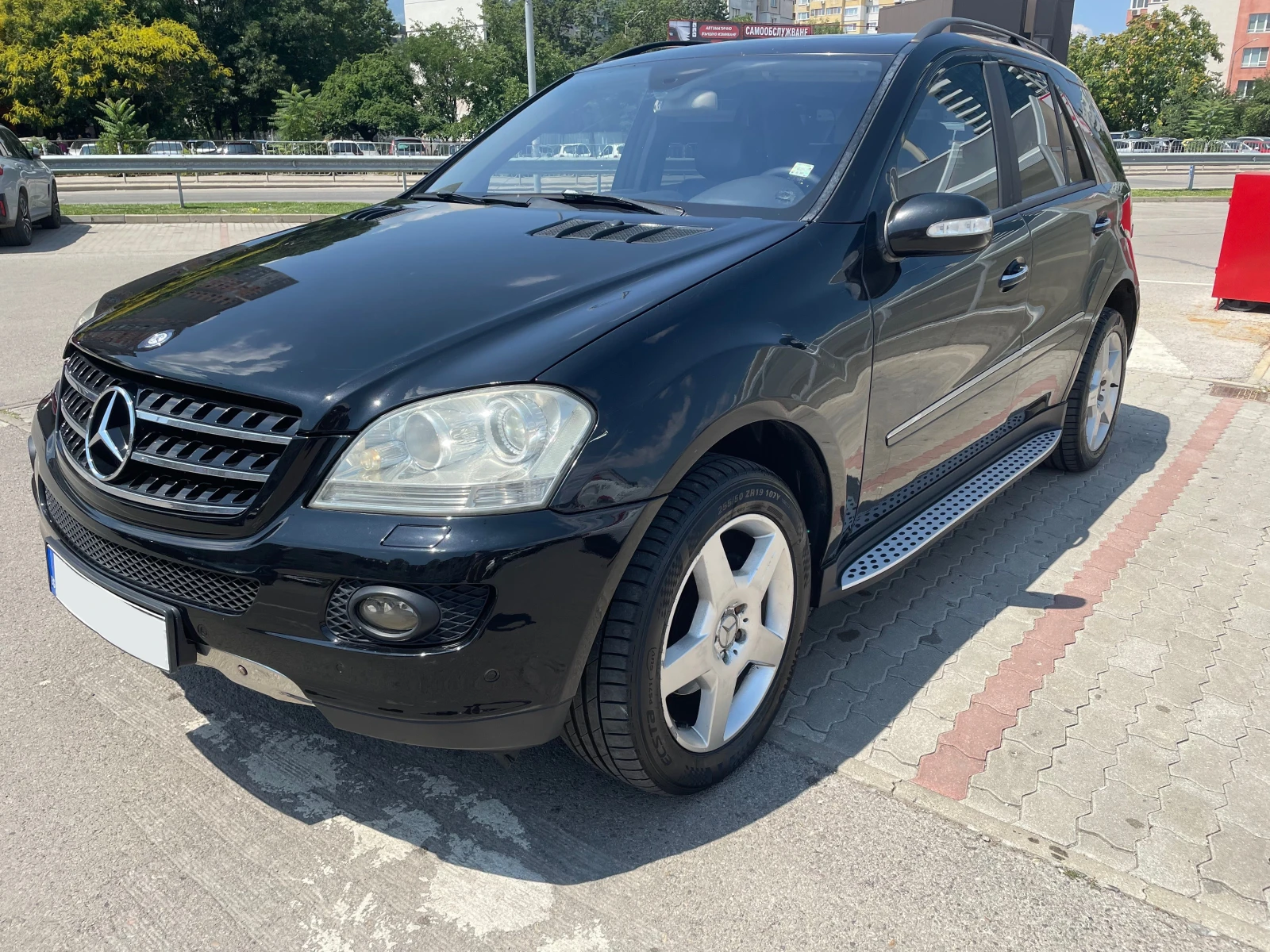 Mercedes-Benz ML 350 4MATIC / AIRMATIC / ГАЗ / KEYLESS / ЕЛ. БАГАЖНИК