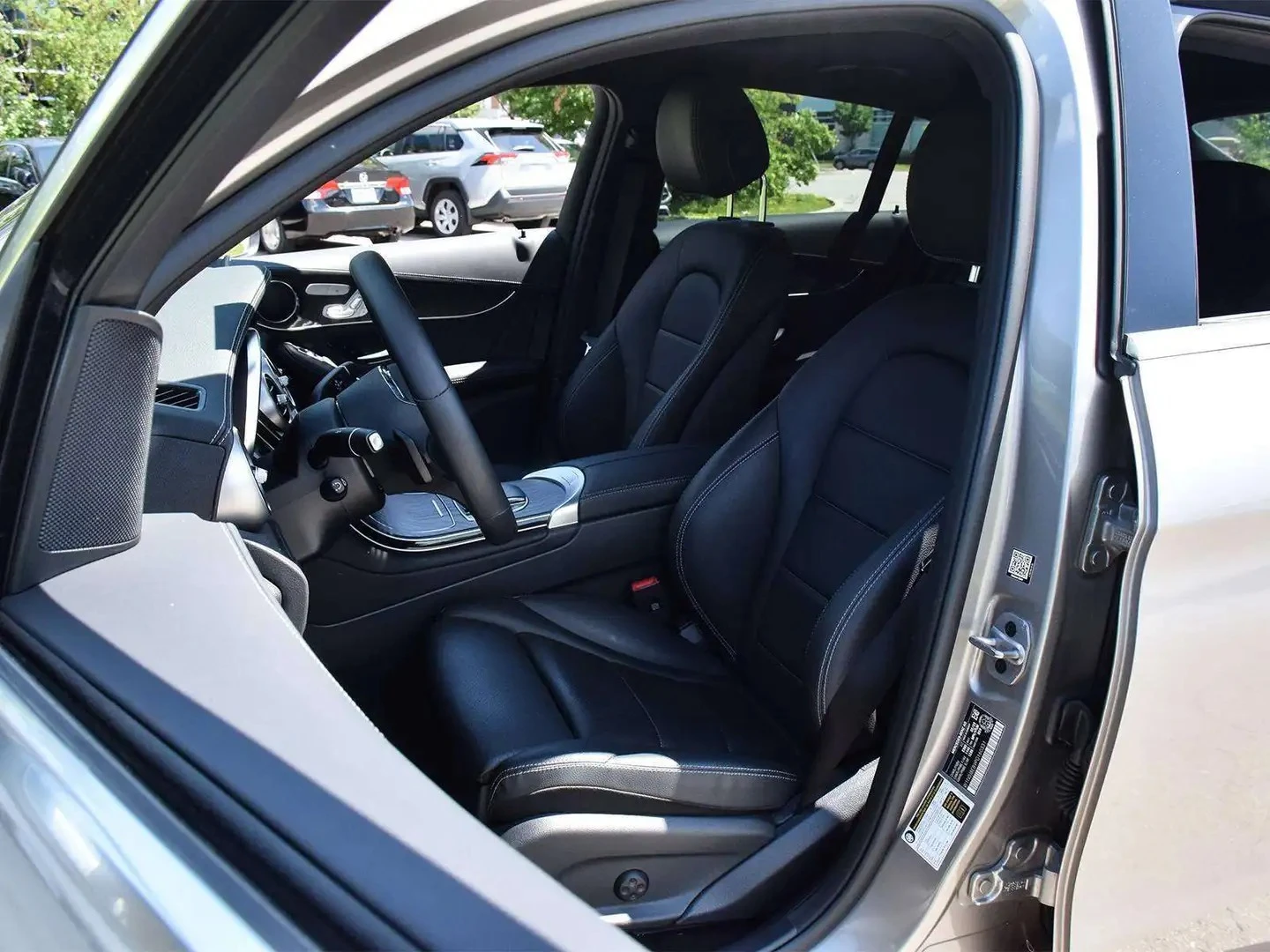 Mercedes-Benz GLC 300 AMG PREMIUM PKG ЦЕНА ДО БЪЛГАРИЯ АВТОКРЕДИТ, снимка 16 - Автомобили и джипове - 55557755