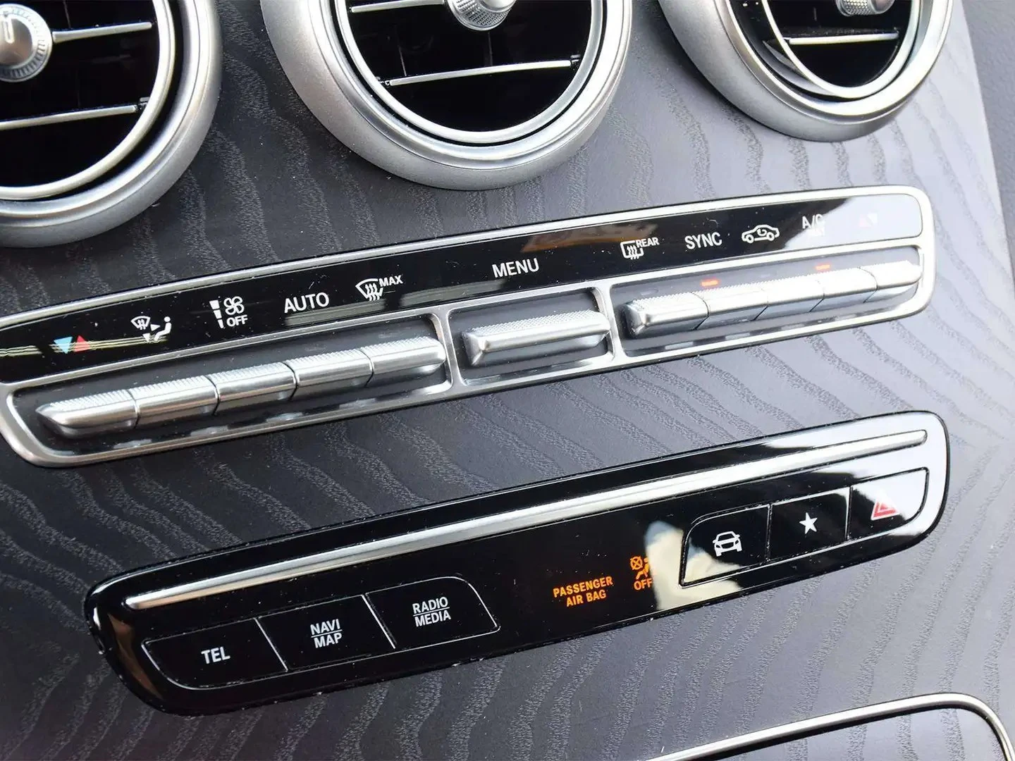 Mercedes-Benz GLC 300 AMG PREMIUM PKG ЦЕНА ДО БЪЛГАРИЯ АВТОКРЕДИТ, снимка 13 - Автомобили и джипове - 55557755