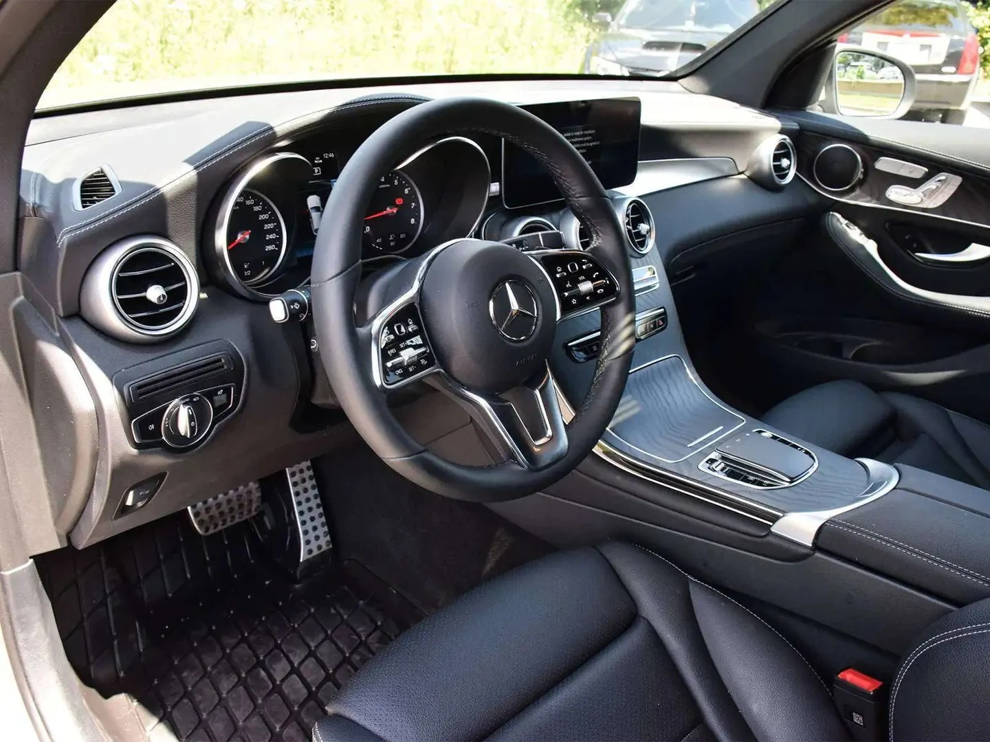 Mercedes-Benz GLC 300 AMG PREMIUM PKG ЦЕНА ДО БЪЛГАРИЯ АВТОКРЕДИТ, снимка 8 - Автомобили и джипове - 55557755