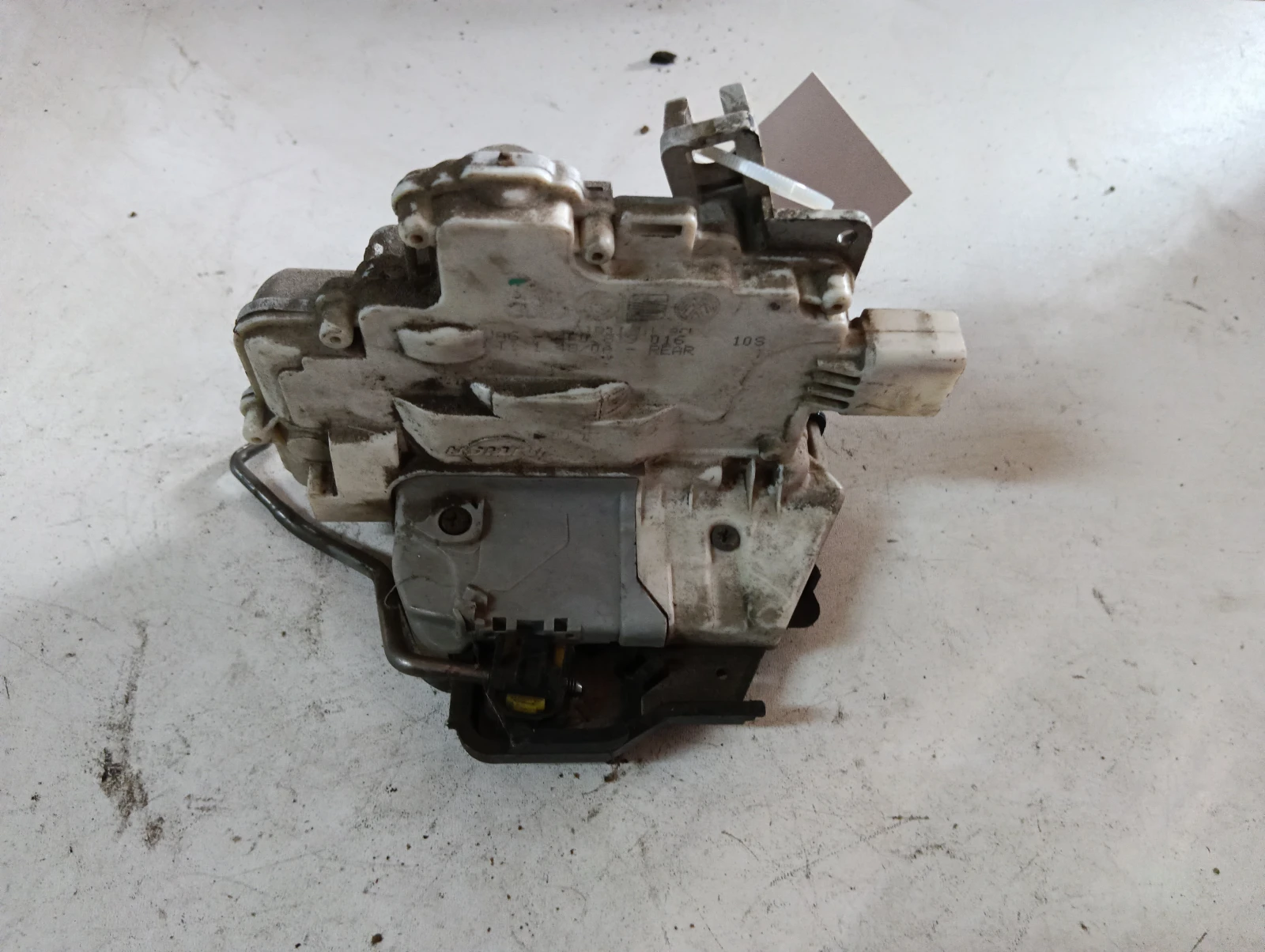 брава (задна дясна) 4F0839016 Audi A3