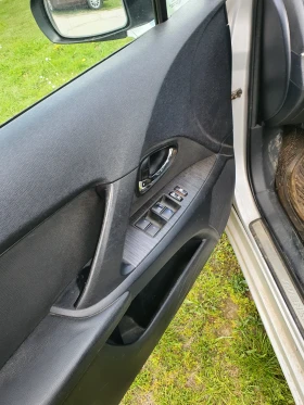 Toyota Avensis Комби, снимка 9