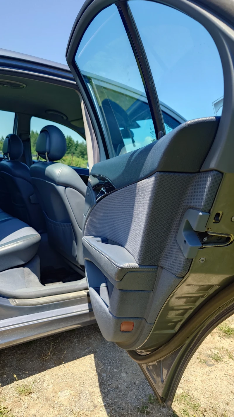 Mercedes-Benz E 270 2.7 CDI, снимка 13 - Автомобили и джипове - 52282601