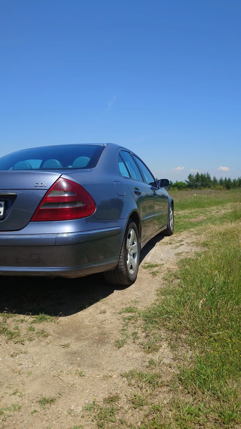 Mercedes-Benz E 270 2.7 CDI, снимка 4 - Автомобили и джипове - 52282601