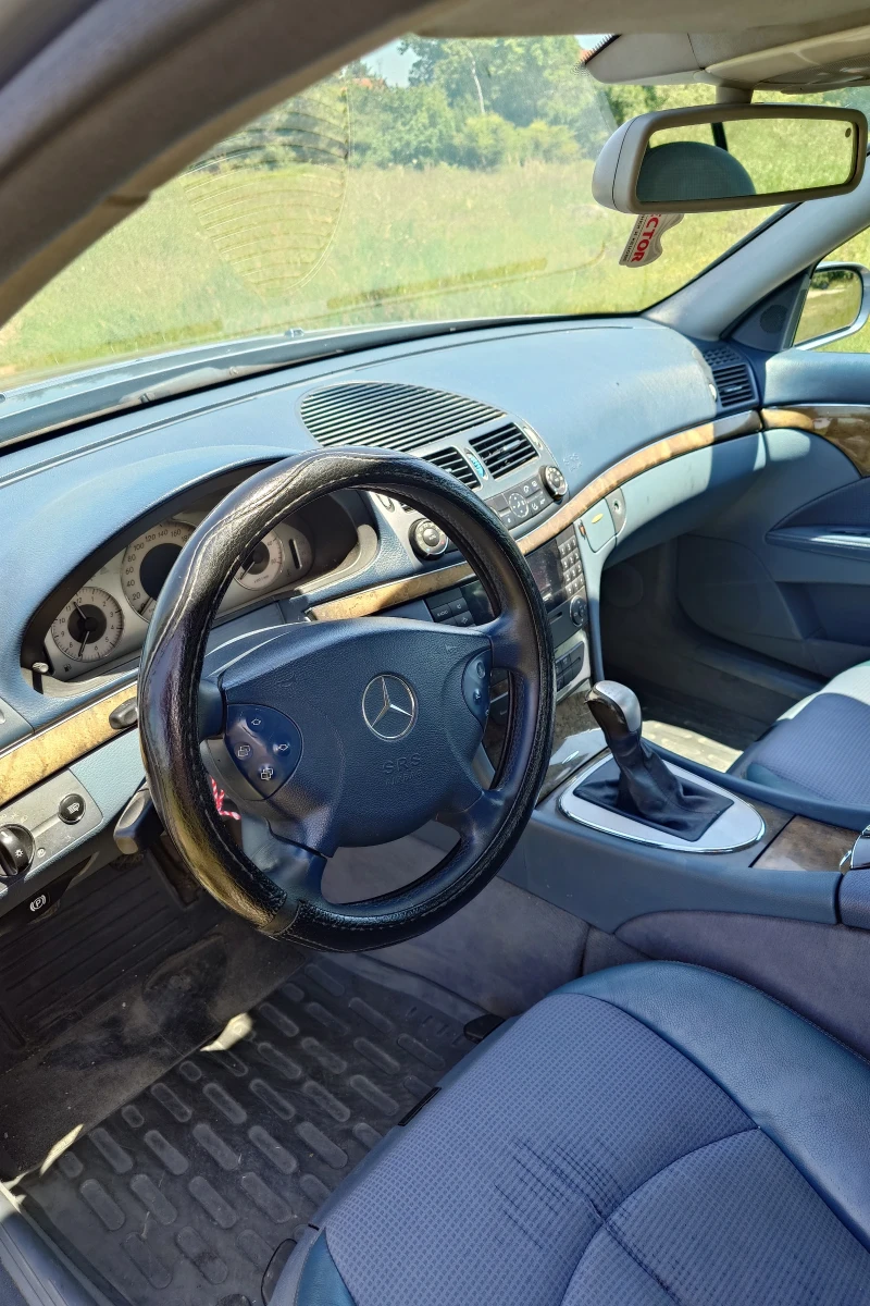 Mercedes-Benz E 270 2.7 CDI, снимка 8 - Автомобили и джипове - 52282601