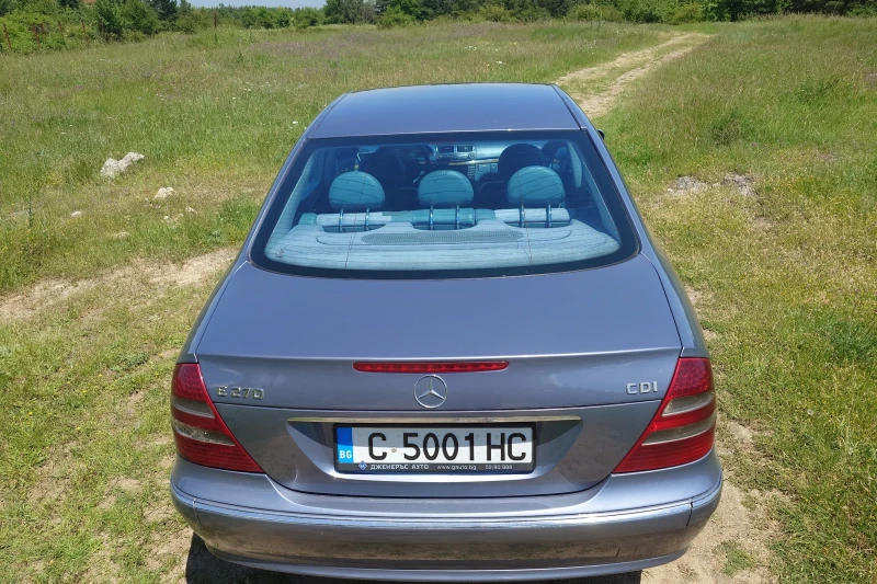 Mercedes-Benz E 270 2.7 CDI, снимка 10 - Автомобили и джипове - 52282601