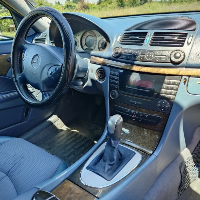 Mercedes-Benz E 270 2.7 CDI, снимка 17 - Автомобили и джипове - 52282601