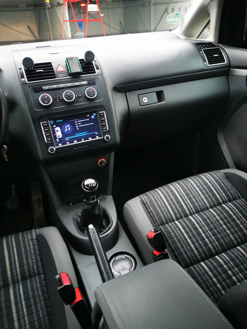 VW Touran, снимка 5 - Автомобили и джипове - 52465609