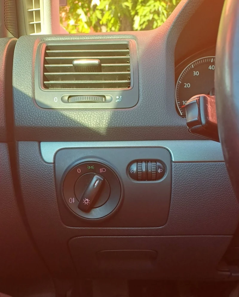 VW Golf 1.6i, снимка 9 - Автомобили и джипове - 52596688