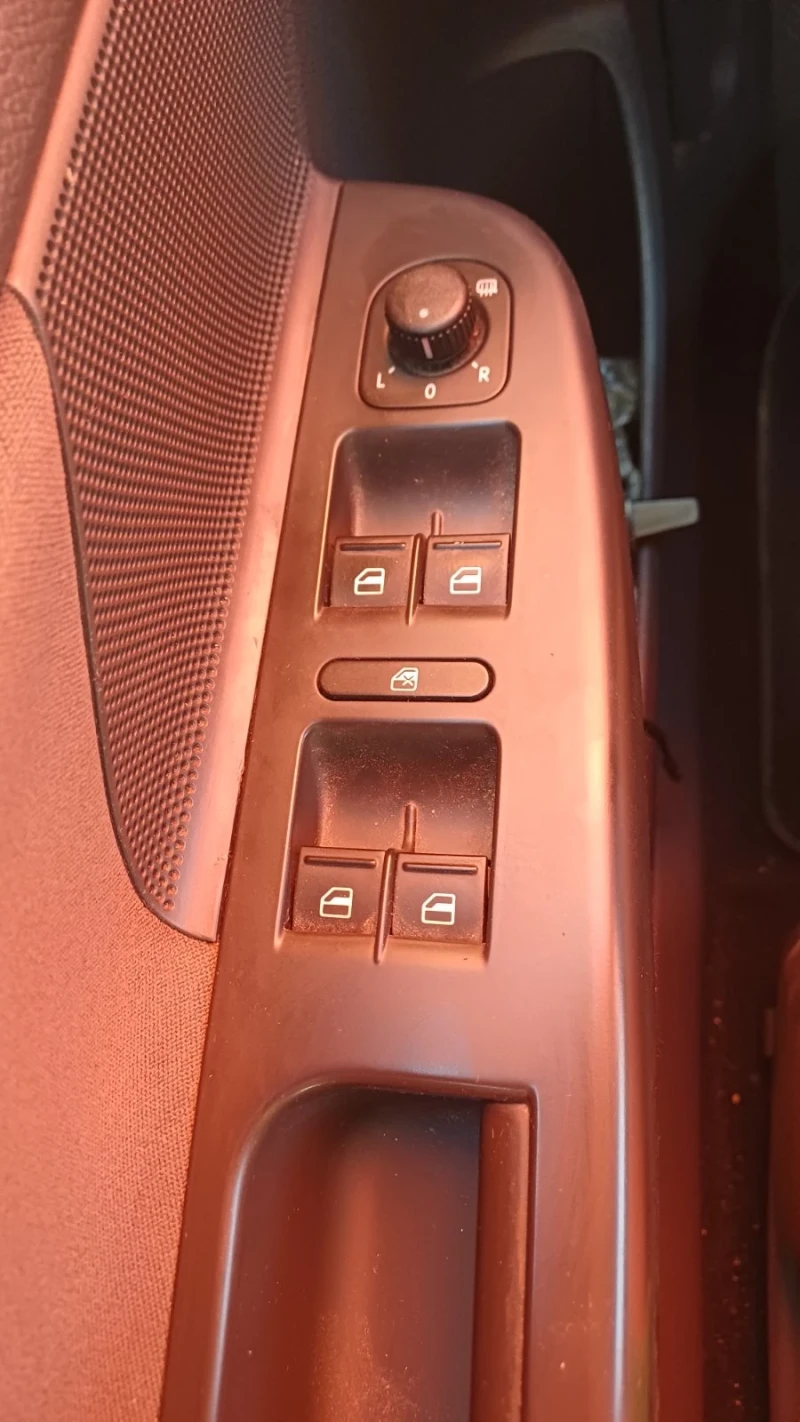 VW Golf 1.6i, снимка 7 - Автомобили и джипове - 52596688